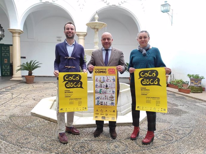 El delegado de Cultura de la Diputación, Gabriel Duque (centro), en la presentación de las jornadas de comic 'Cocó Docó'.