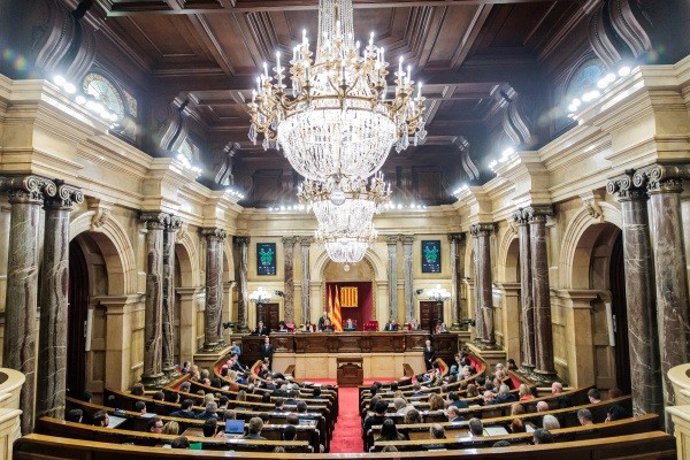 Archivo - El Parlament de Catalunya, durante una sesión plenaria, en Febrero de 2025