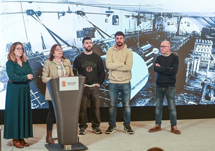 Un momento de la presentación con la diputada y alcaldesa de Pradoluengo, ⁠Susana Díez, la diputada de Cultura, Raquel Contreras, el autor del documental, Lucas Maté, y el muralista, ⁠Christian Sasa.