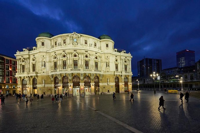 Teatro Arriaga de Bilbao iluminado