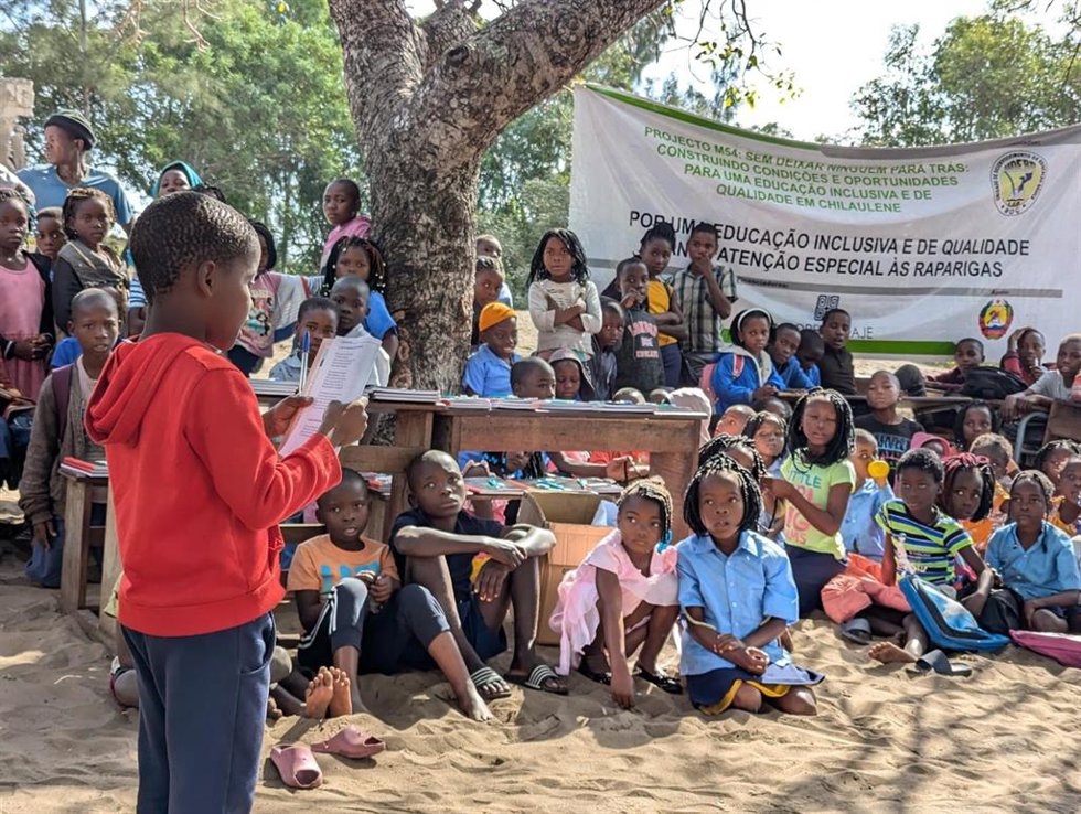 La Fundación Madre Coraje, junto a la entidad Udeba-LAB/Mozambique y con el apoyo de la Agencia Andaluza de Cooperación Internacional para el Desarrollo (Aacid), está trabajando para transformar la educación en la comunidad de Chilaulene (Mozambique).