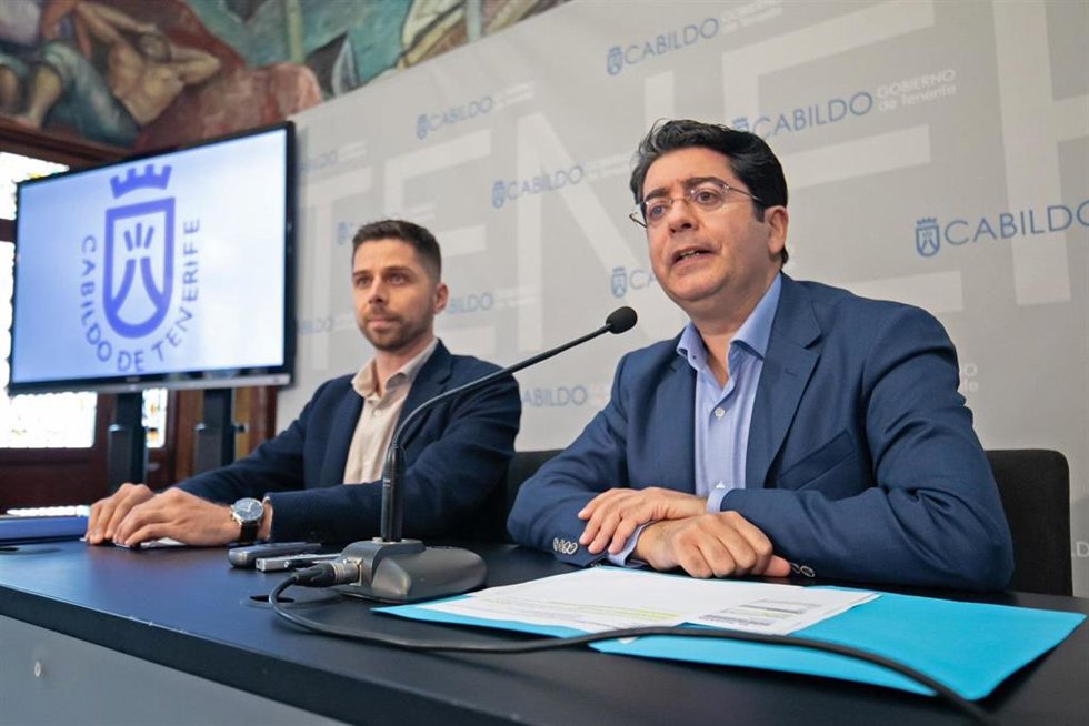 El consejero del Grupo Socialista, Javier Rodríguez, y el presidente del grupo, Pedro Martín