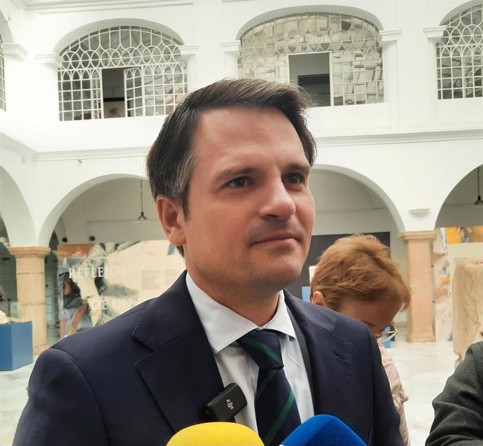 El consejero de Presidencia, Interior y Diálogo Social de la Junta, Abel Bautista, en declaraciones a los medios tras el acuerdo con Vox para la convalidación del decreto fiscal