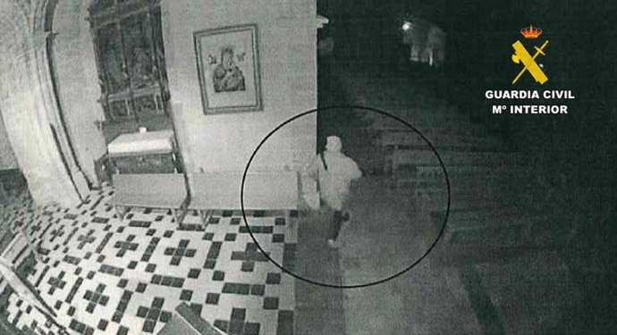 Archivo - Imagen de una cámara de vigilancia en el interior de una iglesia de Alcúdia