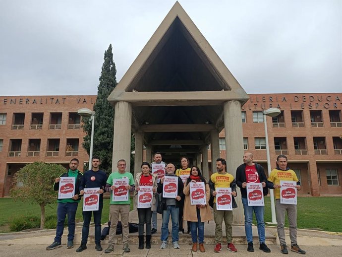 La Plataforma en Defensa de l'Ensenyament Públic informa davant de la Conselleria d'Educació de les incidències de les famílies per a emplenar correctament la consulta per la llengua