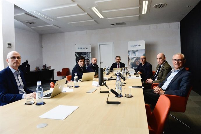 Iberaval contribuye con su apoyo financiero al sostenimiento de más de 241.000 empleos en CyL al cierre de 2024 . En la foto, reunión del Consejo de Administración de Iberaval.