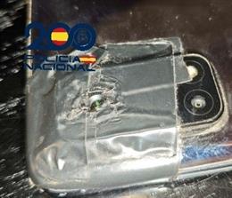 Teléfono móvil incautado por la Policía Nacional a un detenido por grabar a mujeres en servicios públicos, en Gijón.