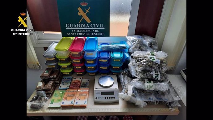 Detenidas cinco personas en Tenerife por tráfico de drogas en locales "ocultos" en una asociación de fumadores