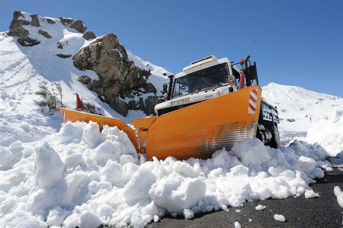 Aumentan la flota de las máquinas quitanieves en el Parque Nacional del Teide