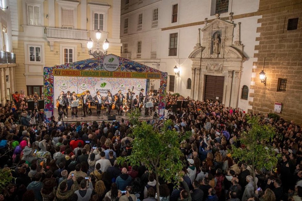 Tablao del concurso de coplas organizado por Fundación Unicaja en la plaza de San Agustín en Cádiz.