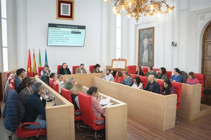 Pleno en el Ayuntamiento de Mérida