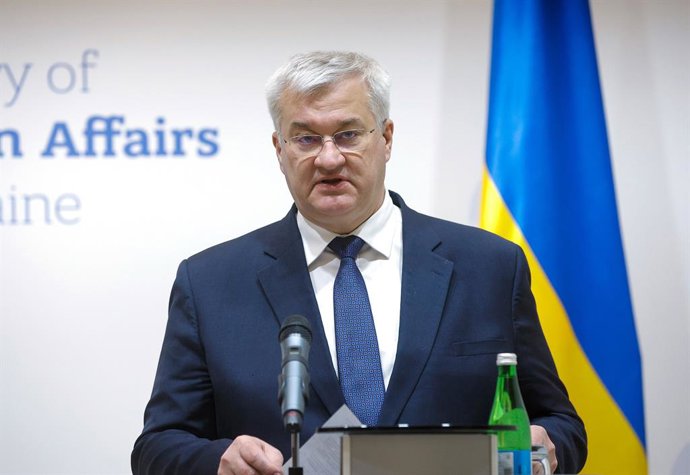 5 de fevereiro de 2025, Kiev, Ucrânia: KYIV, UCRÂNIA - 5 DE FEVEREIRO DE 2024 - O Ministro das Relações Exteriores da Ucrânia, Andrii Sybiha, fala durante uma coletiva de imprensa conjunta com o Secretário de Estado Britânico para Assuntos Externos, da Co