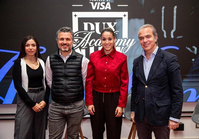Alba Horcajuelo, creadora de contenido y Talent Manager en DUX; Javier Perales, Senior Manager Brand & Sponsorship de Visa España y Portugal; Olga García, ex-futbolista profesional y jugadora de esports; José María Moreno, Director General de AEVI.