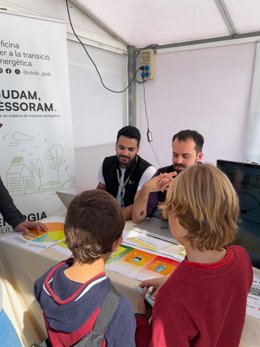 Uno de los estands de la Conselleria de Empresa, Empleo y Energía por el Día de Baleares.