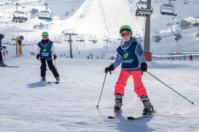 Un centenar de jóvenes participa en Sierra Nevada en el Campus Nieve de la Fundación Unicaja