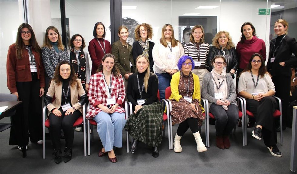De Mujer a Mujer' un proyecto que mejora la empleabilidad de 15 mujeres víctimas de violencia