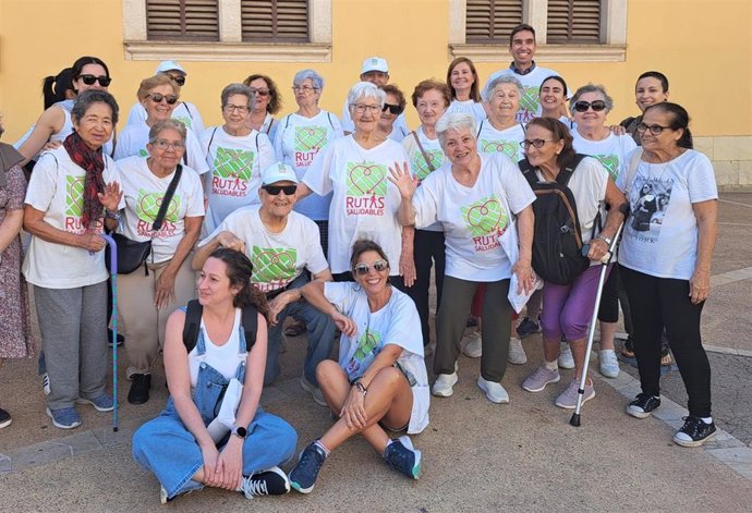 Participantes de una ruta saludable.