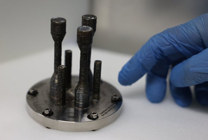 Primeira peça de metal a entrar em órbita