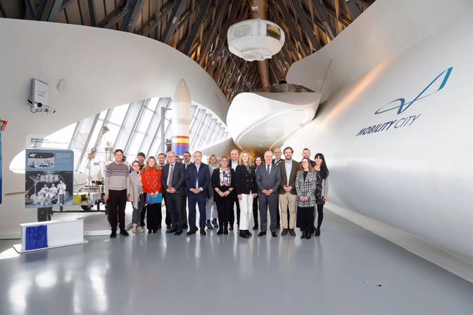 La Comisión de Transporte del Parlamento Europeo en su visita a Mobility City, en Zaragoza.