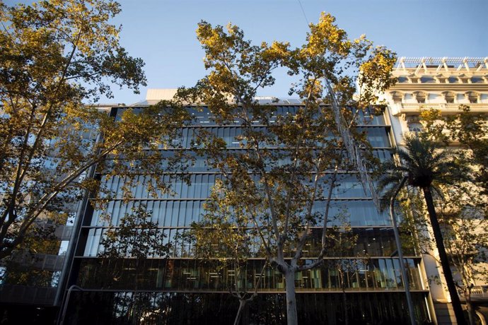 Archivo - Fachada de la sede de Colonial, en Barcelona, Cataluña (España)