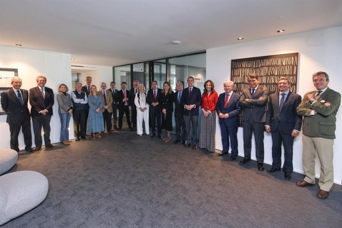 Foto de familia de la junta directiva de AFA-Asociaciones y Fundaciones Andaluzas, durante su reunión en Córdoba.