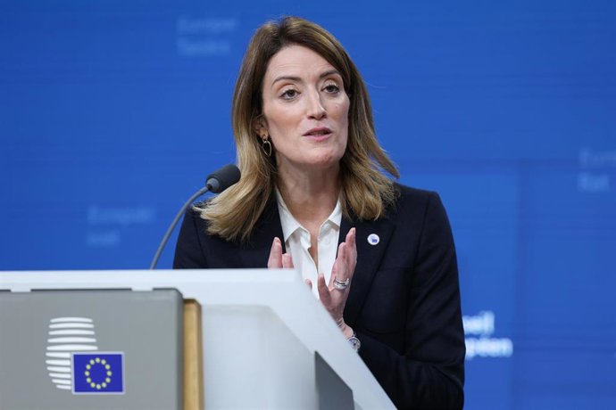 Archivo - La presidenta del Parlamento Europeo, Roberta Metsola, en rueda de prensa desde Bruselas en un Consejo Europeo.