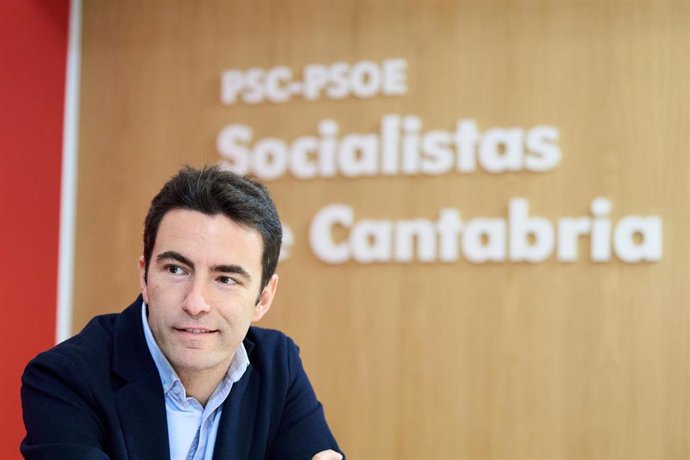 El secretario general del PSOE de Cantabria, Pedro Casares