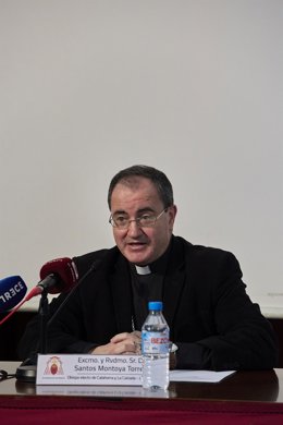 Archivo - Monseñor Santos Montoya Torres en rueda de prensa.