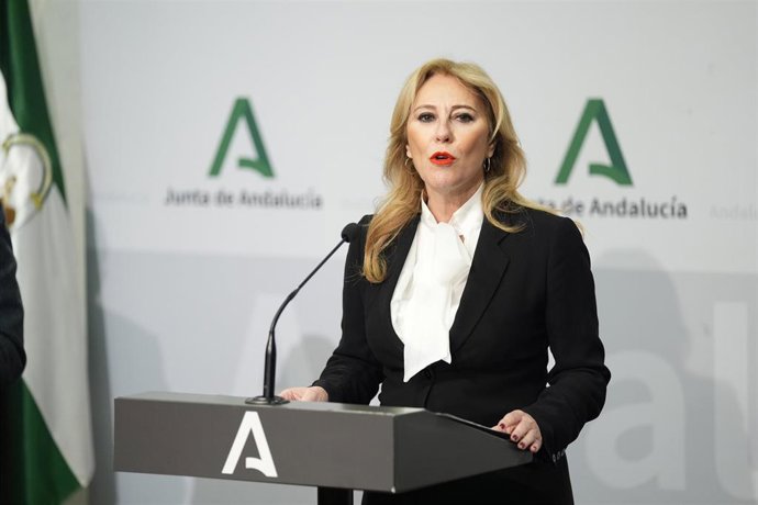 La consejera de Economía, Hacienda y Fondos Europeos y portavoz del Gobierno, Carolina España, interviene durante una rueda de prensa. Imagen de archivo. 