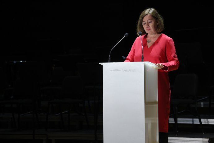 La presidenta del Congreso, Francina Armengol, durante un homenaje a Xisco Antich, en el Conservatorio de Palma, a 27 de febrero de 2025, en Palma de Mallorca, Mallorca, Baleares (España).