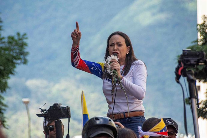 Archivo - Arquivo - 9 de janeiro de 2025, Caracas, Miranda, Venezuela: A líder da oposição, Maria Corina Machado, aparece no comício da oposição convocado por ela, nas ruas de Caracas... Marchas e comícios do governo e da oposição antes da posse do presid