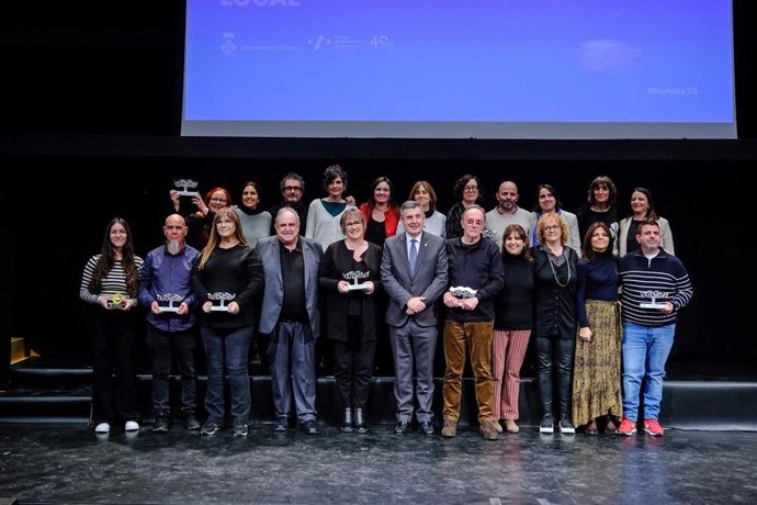 Imagen de los galardonados durante el XVI Premi Carles Rahola
