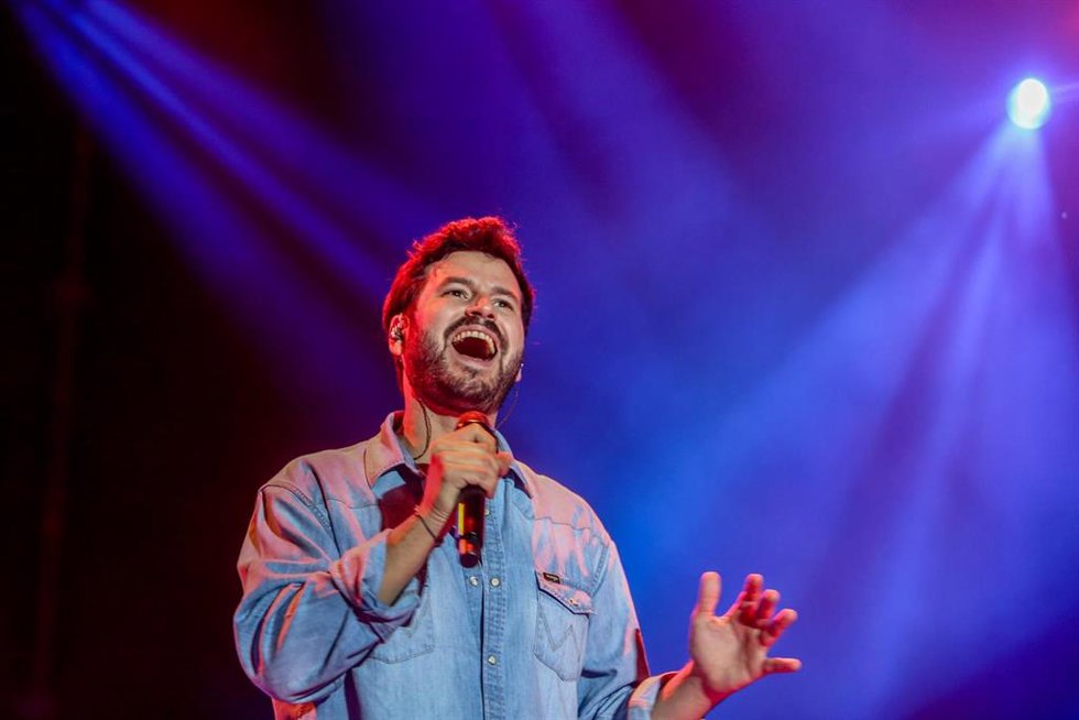 Archivo - Guillermo Willy Bárcenas, cantante del grupo Taburete durante un concierto en el Hipódromo de La Zarzuela, a 30 de septiembre de 2021, en Madrid (España). Después de más de tres meses de gira de verano bajo el nombre la 'Furyo Infinita', en 