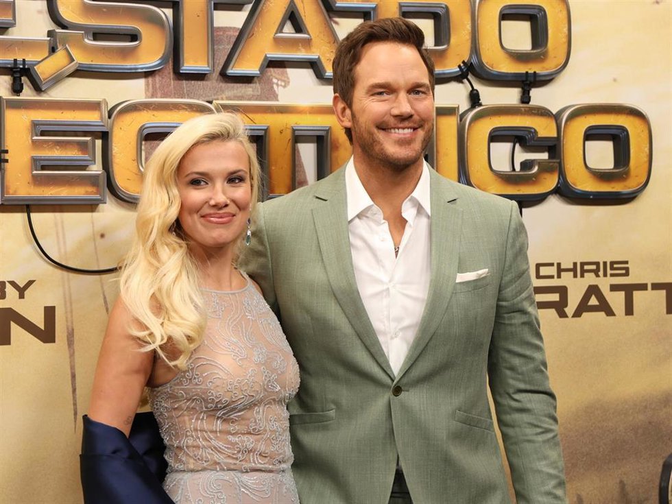 Millie Bobby Brown y Chris Pratt durante el estreno de la película Estado Eléctrico, a 27 de febrero de 2025, en Madrid (España).