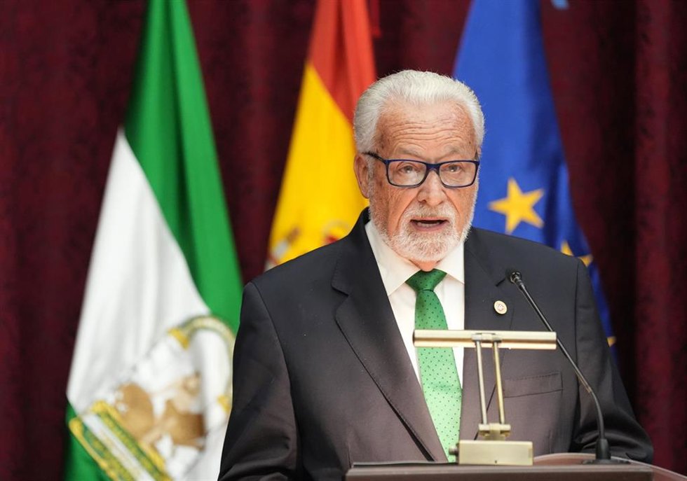 Archivo - El defensor del Pueblo Andaluz, Jesús Maeztu, interviene en el acto de homenaje. A 11 de septiembre de 2024, en Sevilla (Andalucía, España).Acto de homenaje de la Universidad de Sevilla al profesor Jesús Maeztu, Defensor del Pueblo Andaluz.