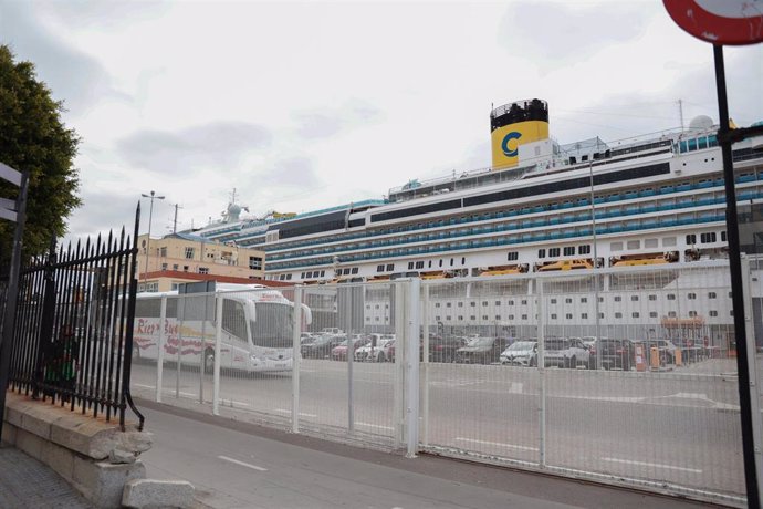 Archivo - Cádiz.-Turismo.- Casi 10.000 cruceristas recalan en Cádiz en el fin de semana en que se inaugura oficialmente la Navidad