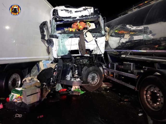 Ferit un home després d'un xoc entre dos camions en l'A-7, al Puig