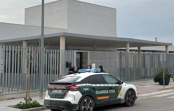 Guardia Civil en Yátova tras el aviso de bomba