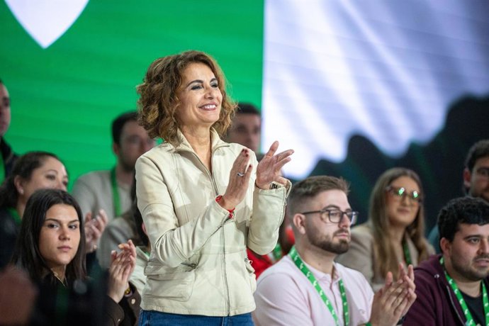 A secretária-geral do PSOE-A, María Jesús Montero, discursa na abertura do 15º Congresso do PSOE da Andaluzia. Em 22 de fevereiro de 2025, em Granada, Andaluzia (Espanha). Armilla está sediando o primeiro dia do 15º Congresso do PSOE da Andaluzia, um