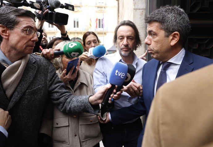 Caarlos Mazón em sua chegada ao Palau de la Generalitat