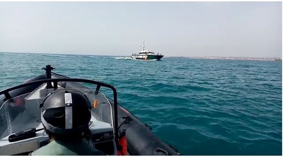 Archivo - El Servicio Marítimo de la Guardia Civil realiza una búsqueda de cuerpos en el mar en una imagen de archivo. 
