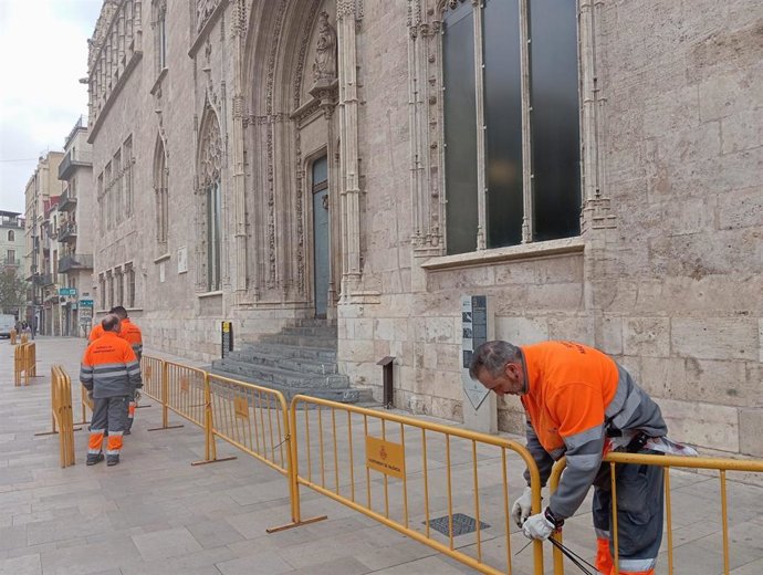 Se inicia el vallado del patrimonio histórico de València para su protección durante las Fallas