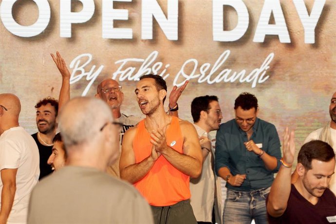 Una sesión del entrenador personal y coach especializado en la comunidad LGBTQ+ Fabri Orlandi.