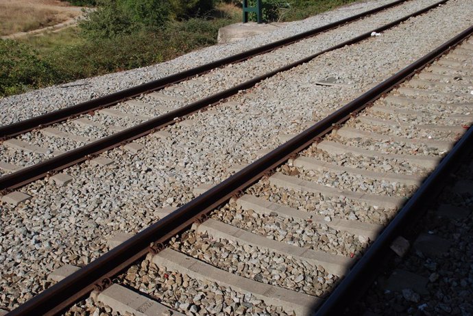 Archivo - Vies d'una línia de Rodalies