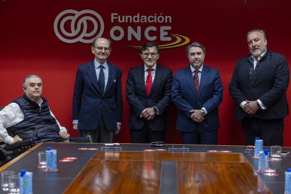 Fundación Talgo y Fundación ONCE se unen para hacer del tren un transporte más accesible para todas las personas