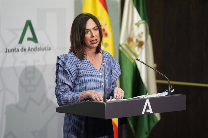 La consejera de Fomento, Articulación del Territorio y Vivienda, Rocío Díaz, interviene durante la rueda de prensa posterior al Consejo de Gobierno. A 24 de febrero de 2025, en Sevilla (Andalucía, España). (Foto de archivo).