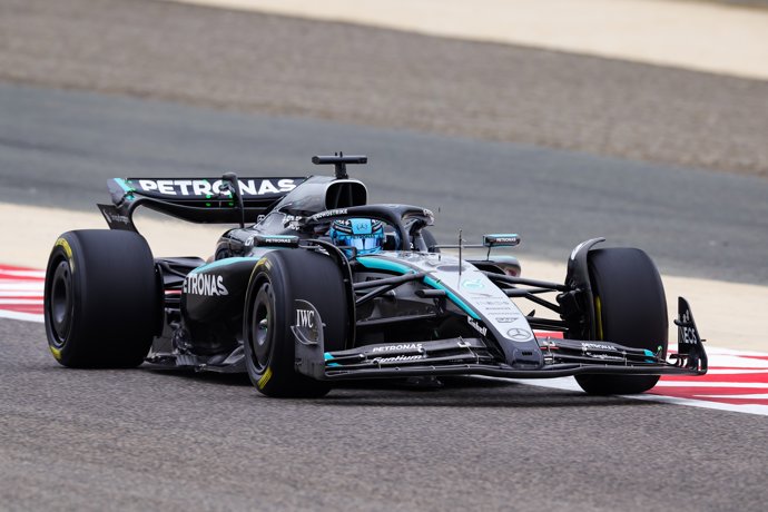 El piloto británico George Russell (Mercedes), en el test de Bareín del Mundial 2025 de F1. 