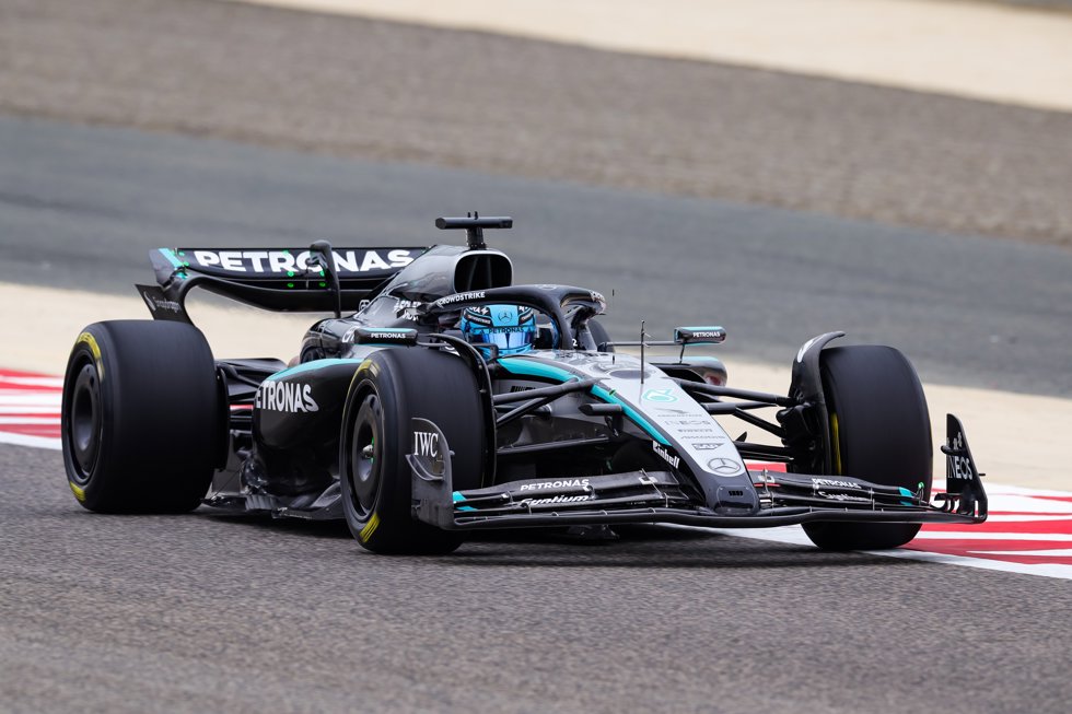 El piloto británico George Russell (Mercedes), en el test de Bareín del Mundial 2025 de F1. 