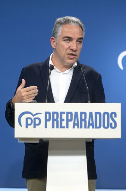 Archivo - O coordenador geral do PP e coordenador de campanha do PP-A, Elías Bendodo, em sua chegada a uma coletiva de imprensa após analisar os resultados das eleições andaluzas na reunião do Comitê de Direção do PP, na sede do partido, 20 minutos após a