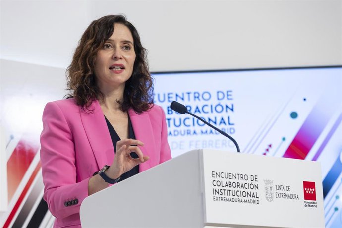 La presidenta de la Junta de Extremadura, María Guardiola, se reúne con la presidenta de la Comunidad de Madrid, Isabel Díaz Ayuso, en la primera jornada de su viaje institucional a Extremadura